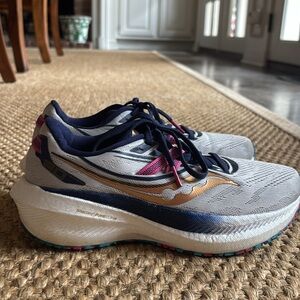 Saucony Women's Size 8 Running Shoes